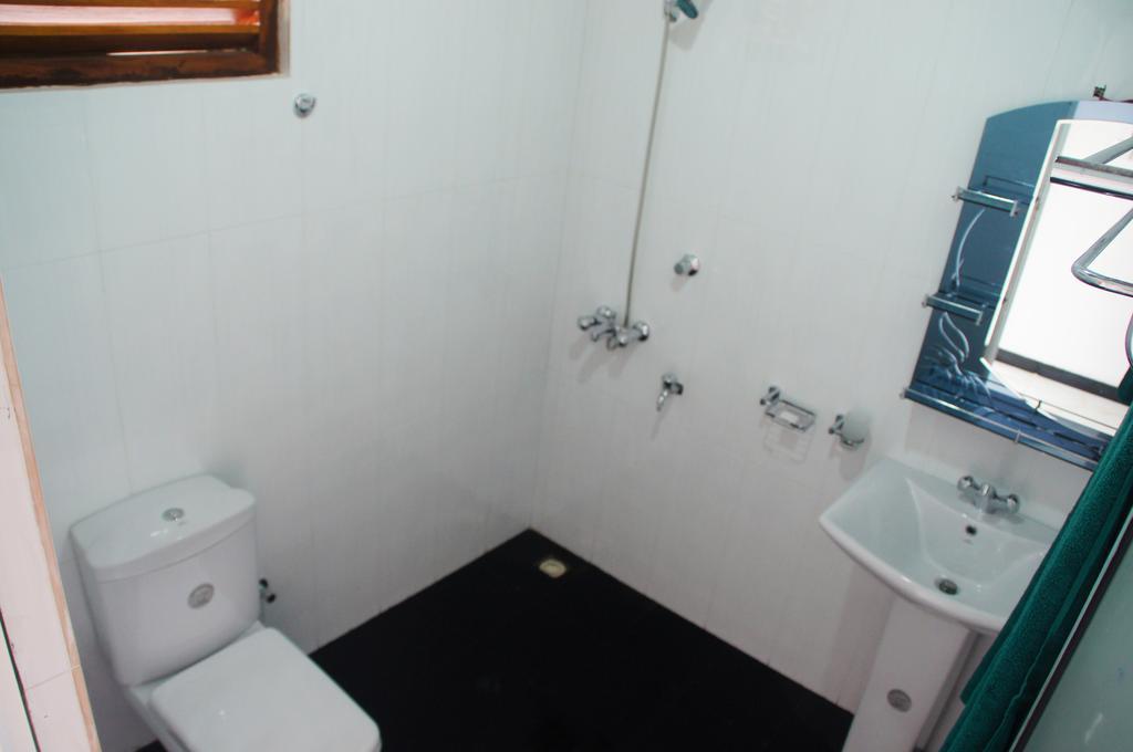 Ritas Hotel Hikkaduwa Habitación foto