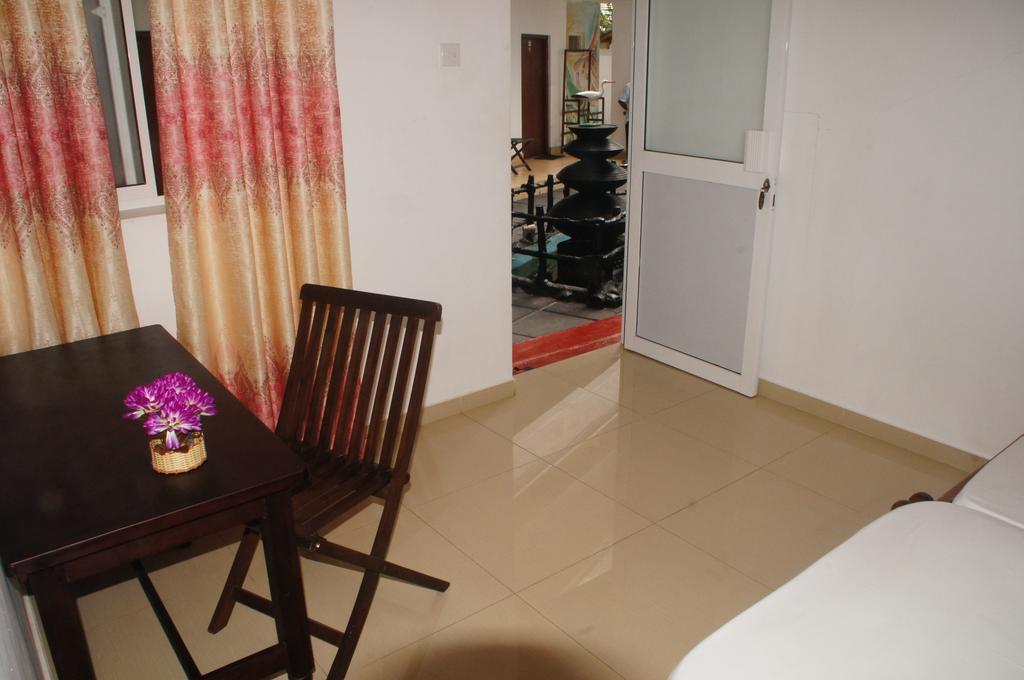 Ritas Hotel Hikkaduwa Habitación foto
